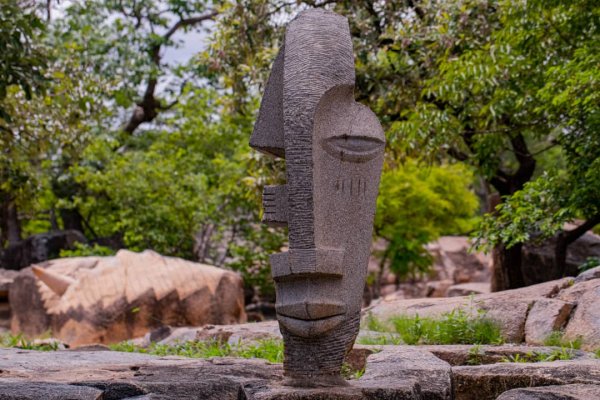 Les sculptures sur granit de Laongo